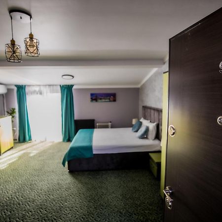 Nelana Guest House Cluj-Napoca Extérieur photo