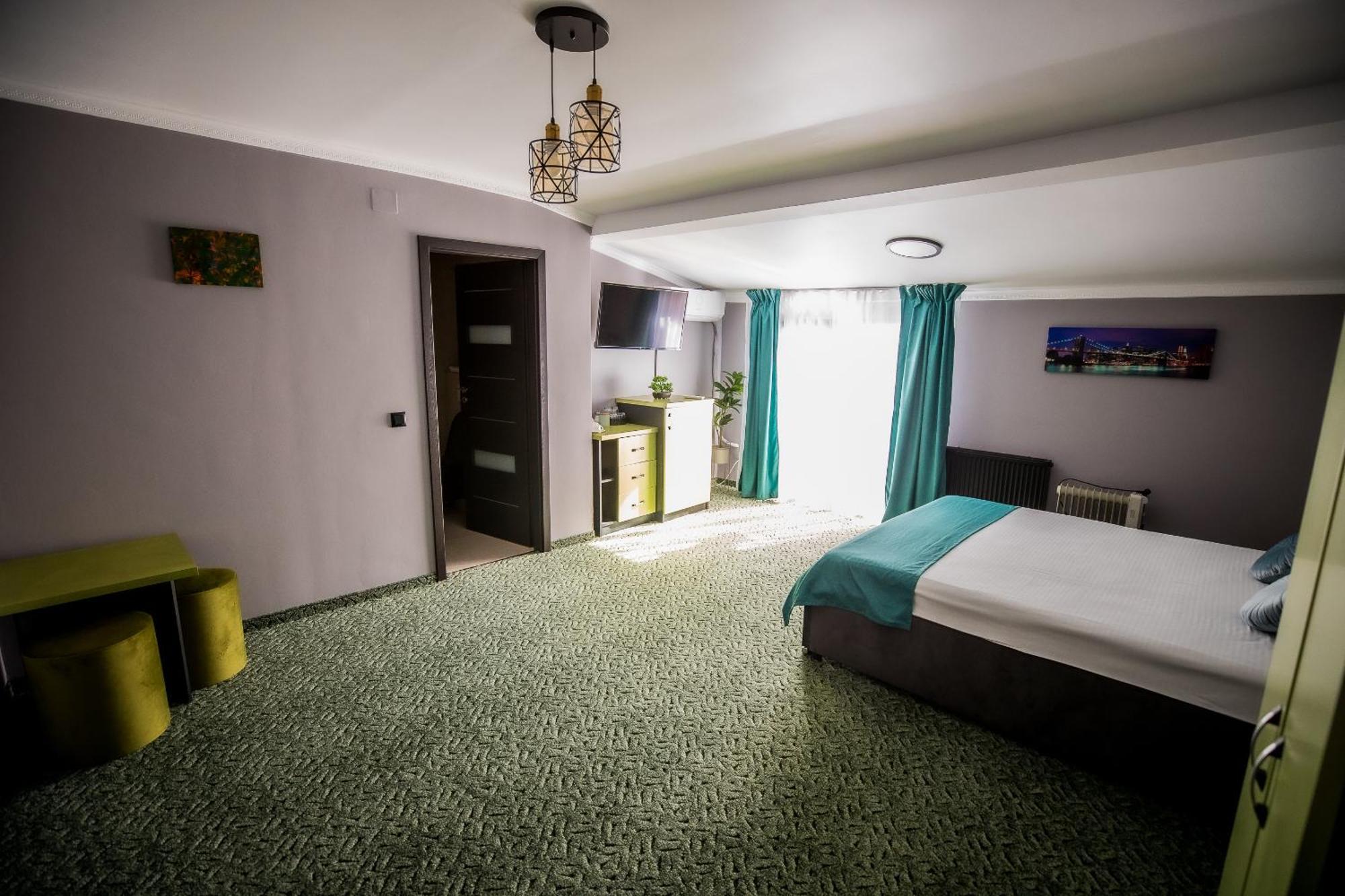 Nelana Guest House Cluj-Napoca Extérieur photo
