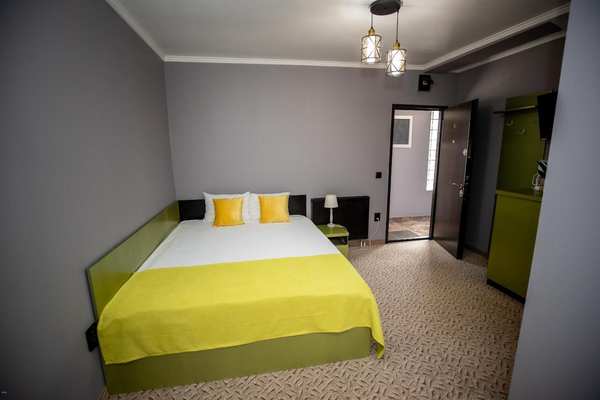 Nelana Guest House Cluj-Napoca Extérieur photo