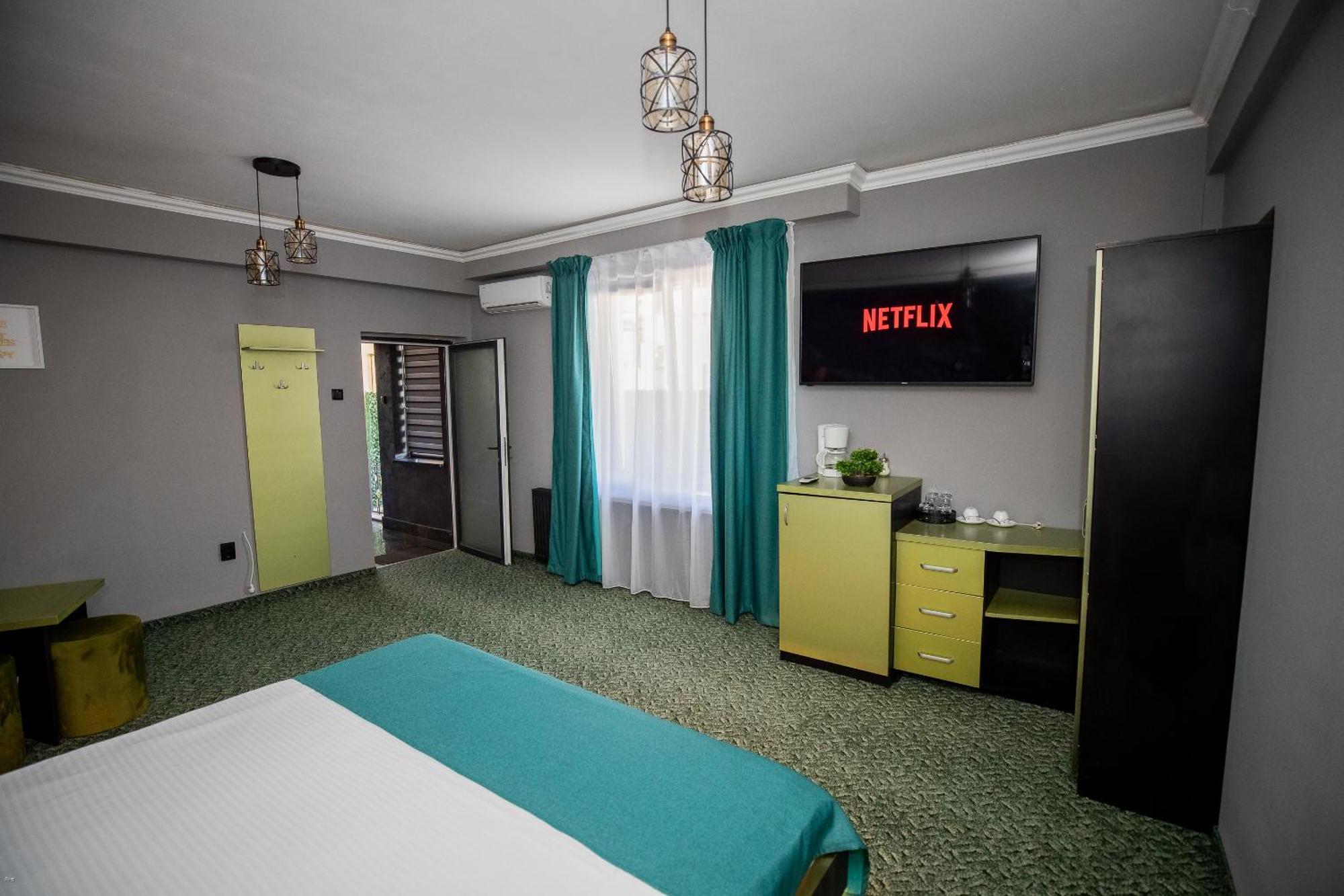 Nelana Guest House Cluj-Napoca Extérieur photo