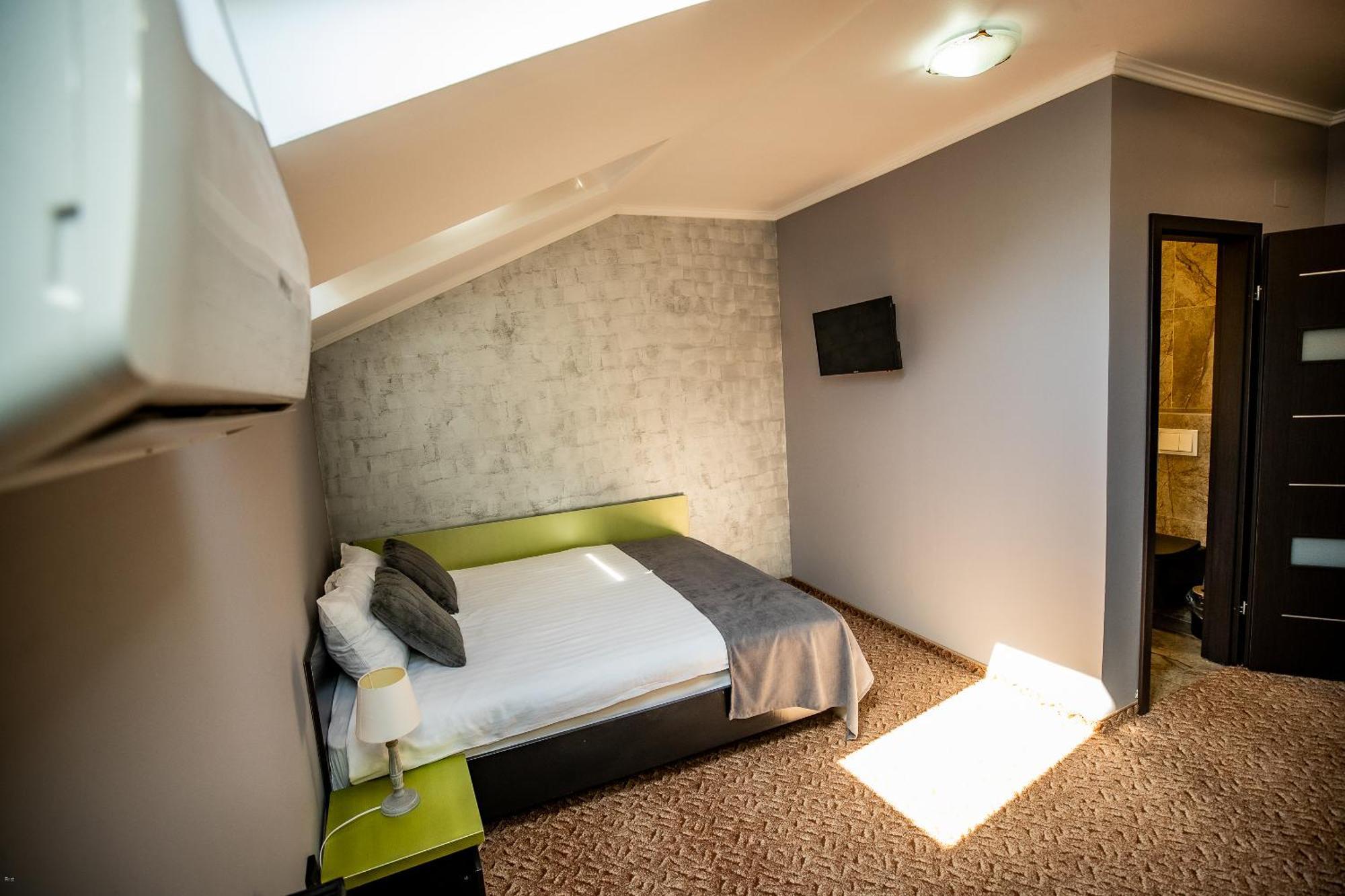 Nelana Guest House Cluj-Napoca Extérieur photo