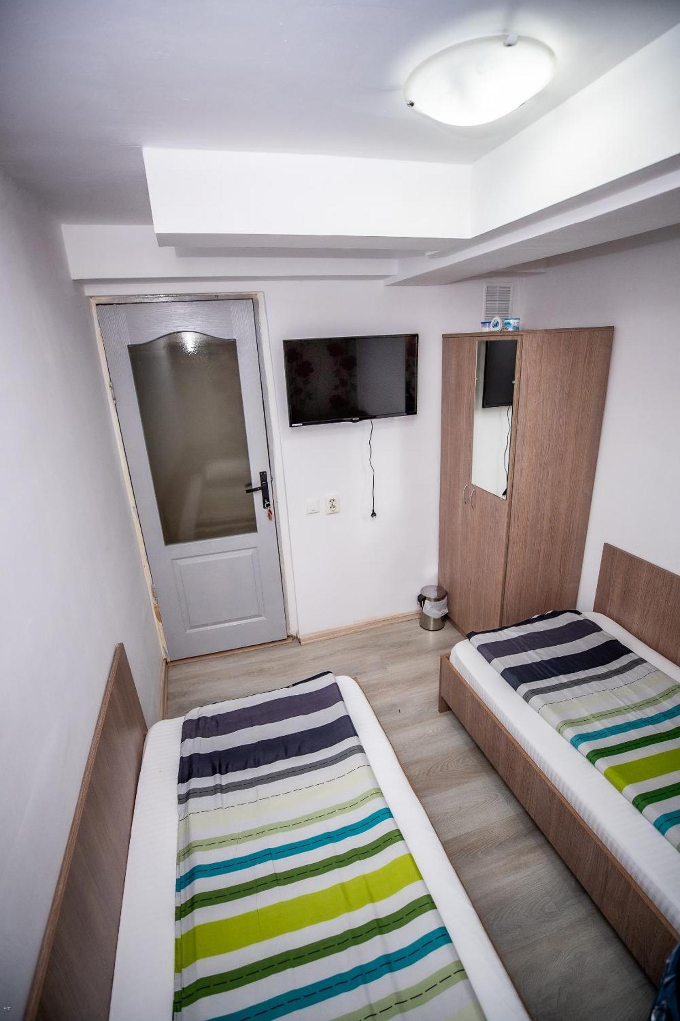 Nelana Guest House Cluj-Napoca Extérieur photo