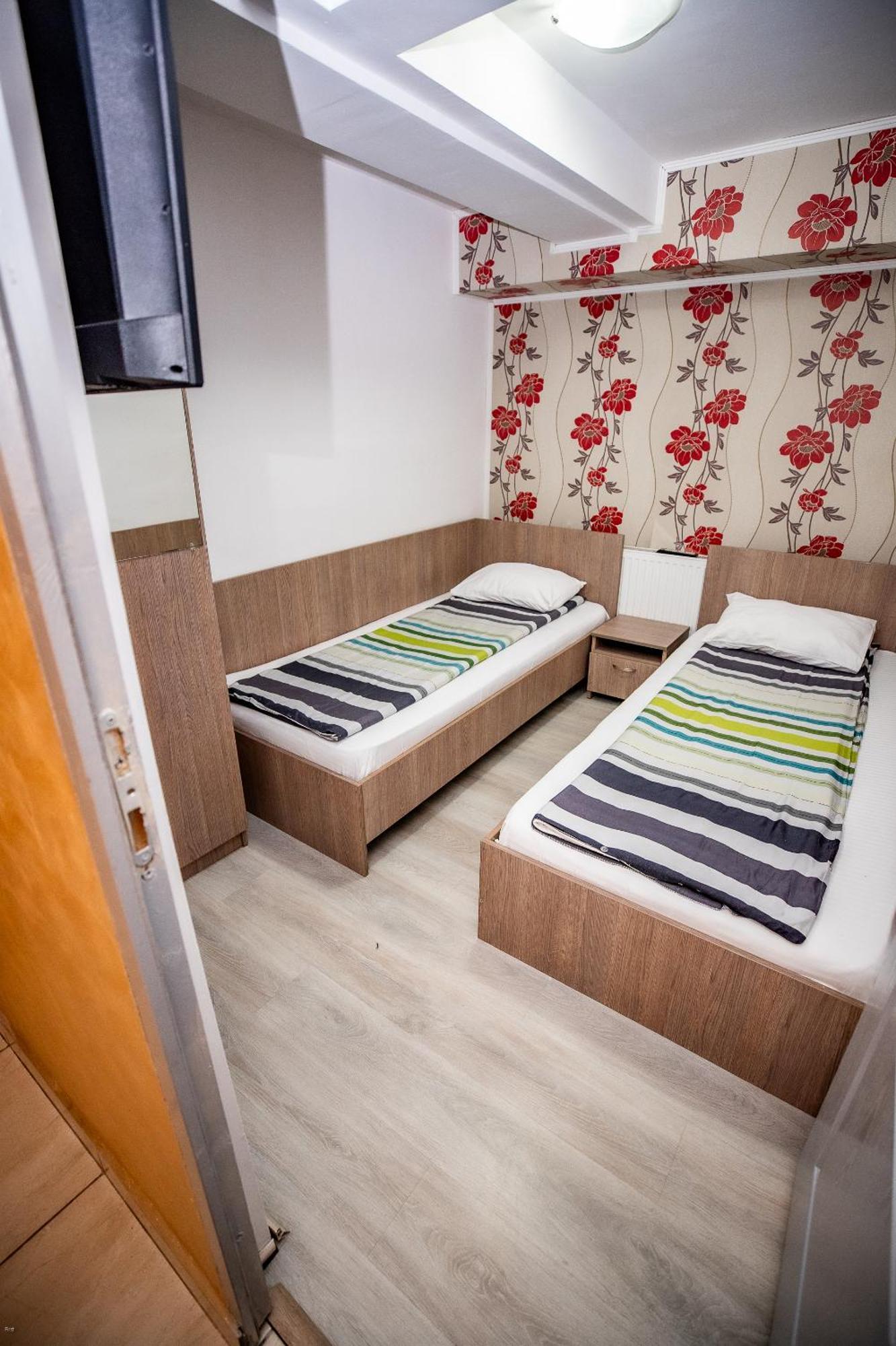 Nelana Guest House Cluj-Napoca Extérieur photo