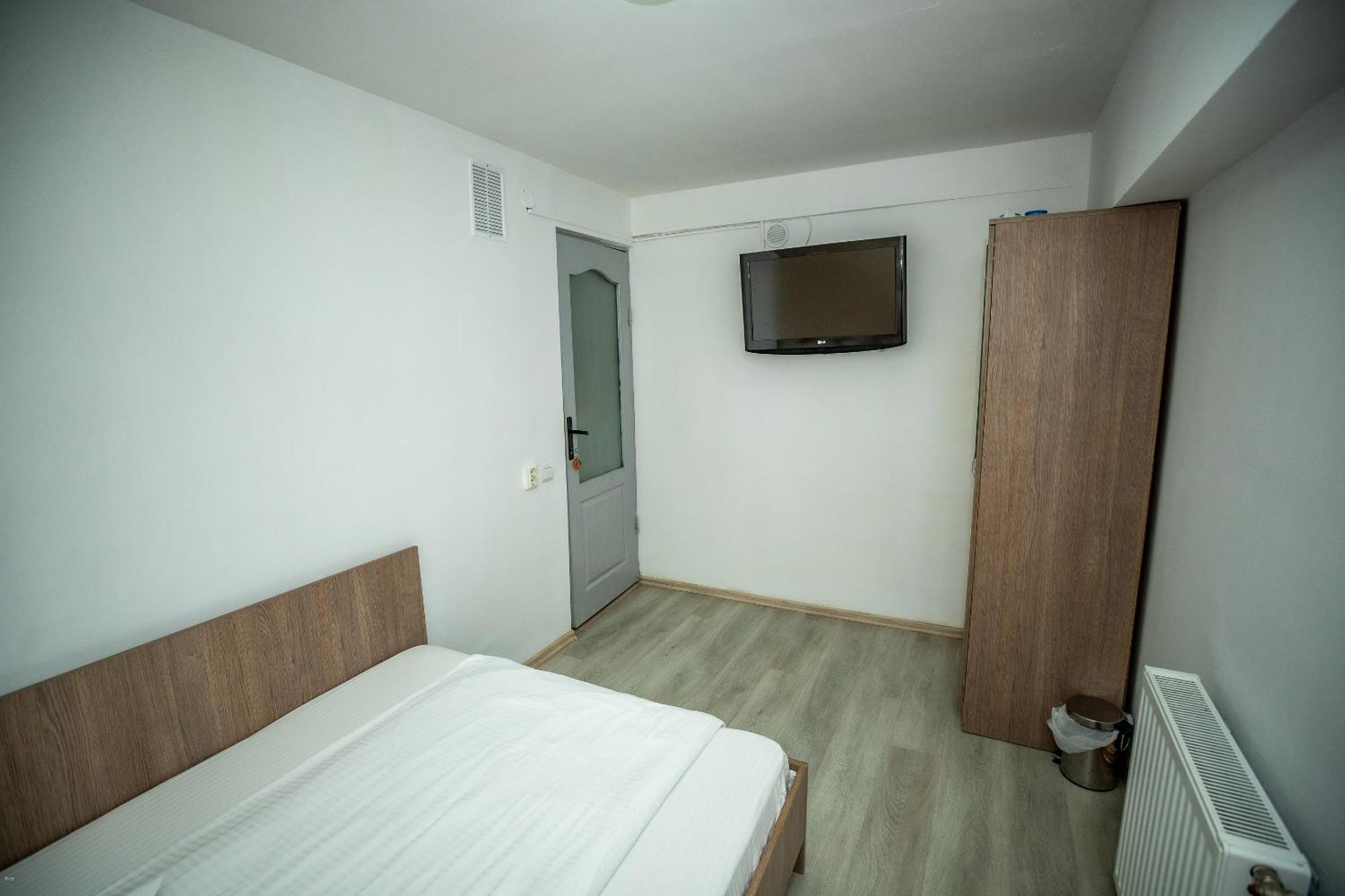 Nelana Guest House Cluj-Napoca Extérieur photo