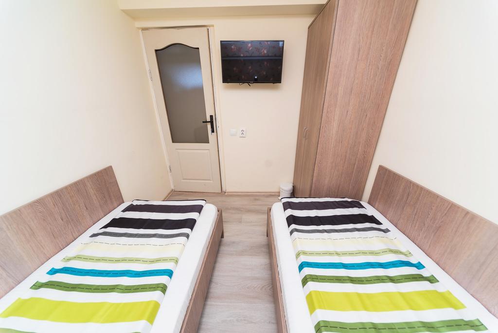 Nelana Guest House Cluj-Napoca Extérieur photo