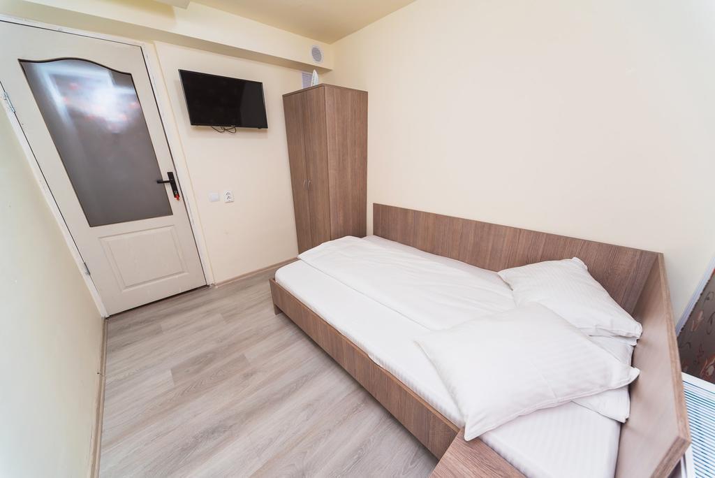Nelana Guest House Cluj-Napoca Extérieur photo
