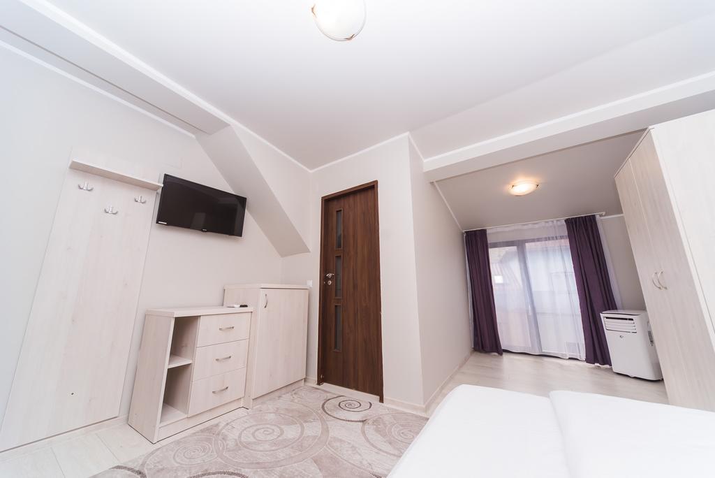 Nelana Guest House Cluj-Napoca Extérieur photo