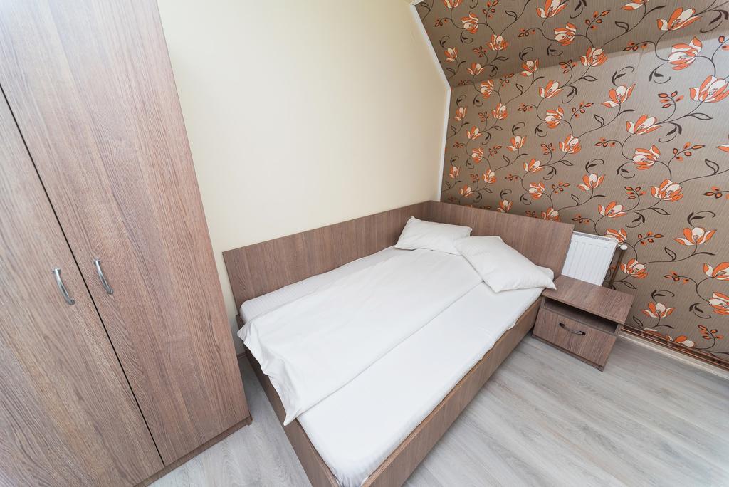 Nelana Guest House Cluj-Napoca Extérieur photo
