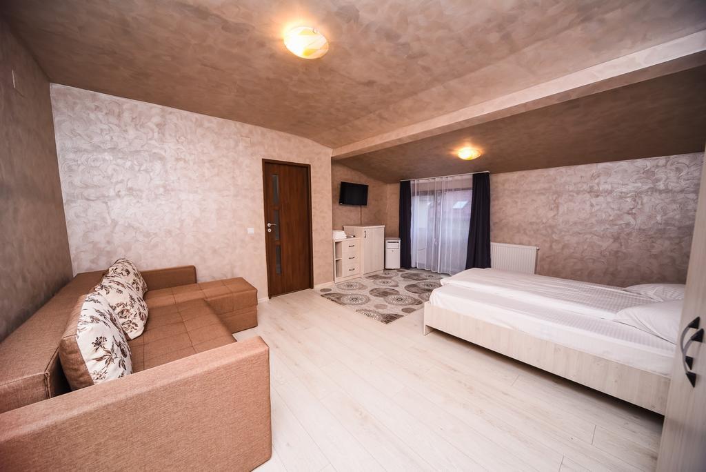Nelana Guest House Cluj-Napoca Extérieur photo