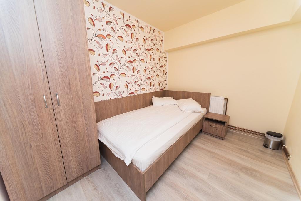 Nelana Guest House Cluj-Napoca Extérieur photo