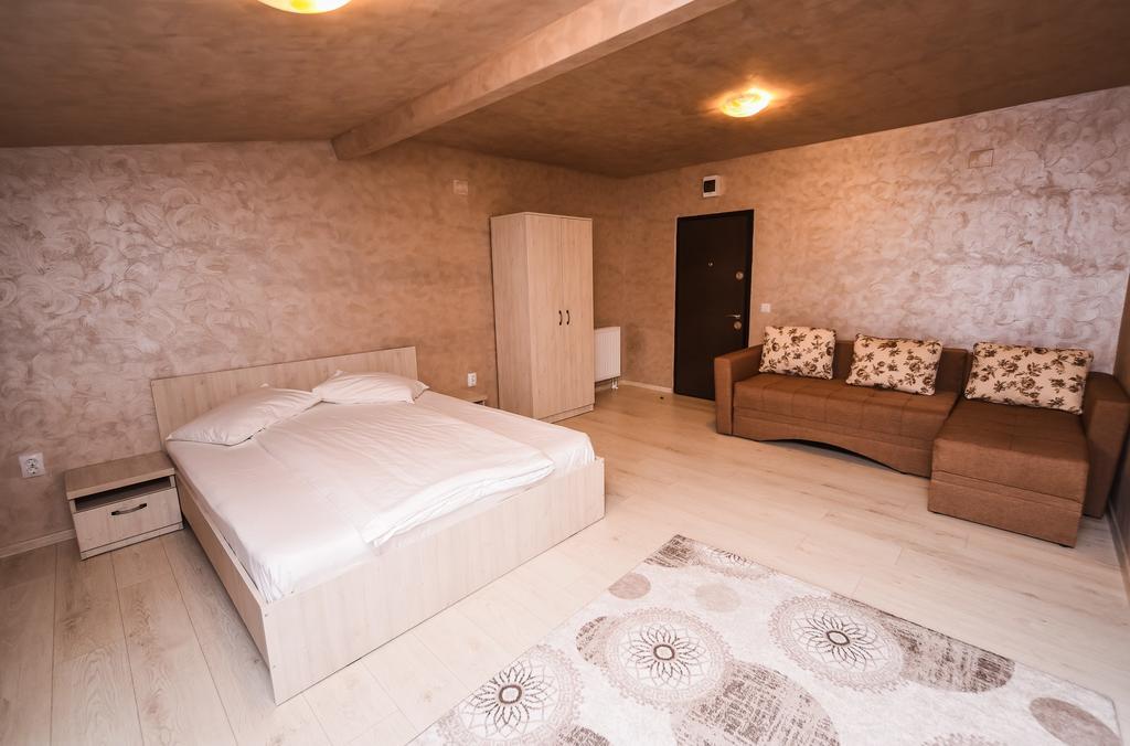 Nelana Guest House Cluj-Napoca Extérieur photo