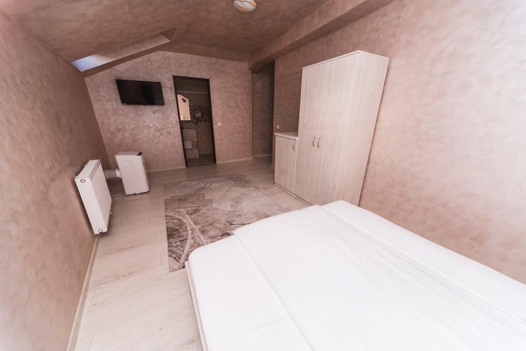 Nelana Guest House Cluj-Napoca Extérieur photo